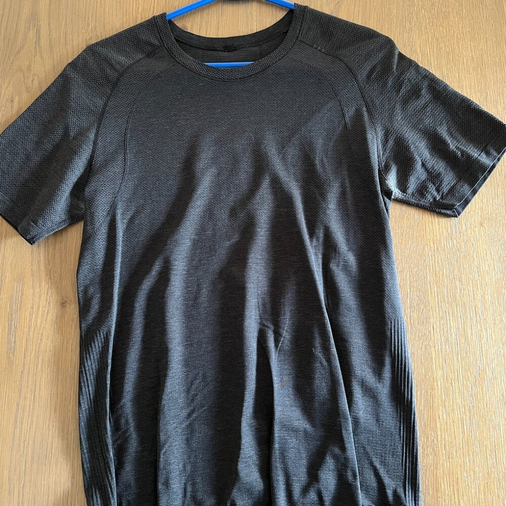 lululemon Men's Metal Vent Tech Short-Sleeve Shirt - Size S